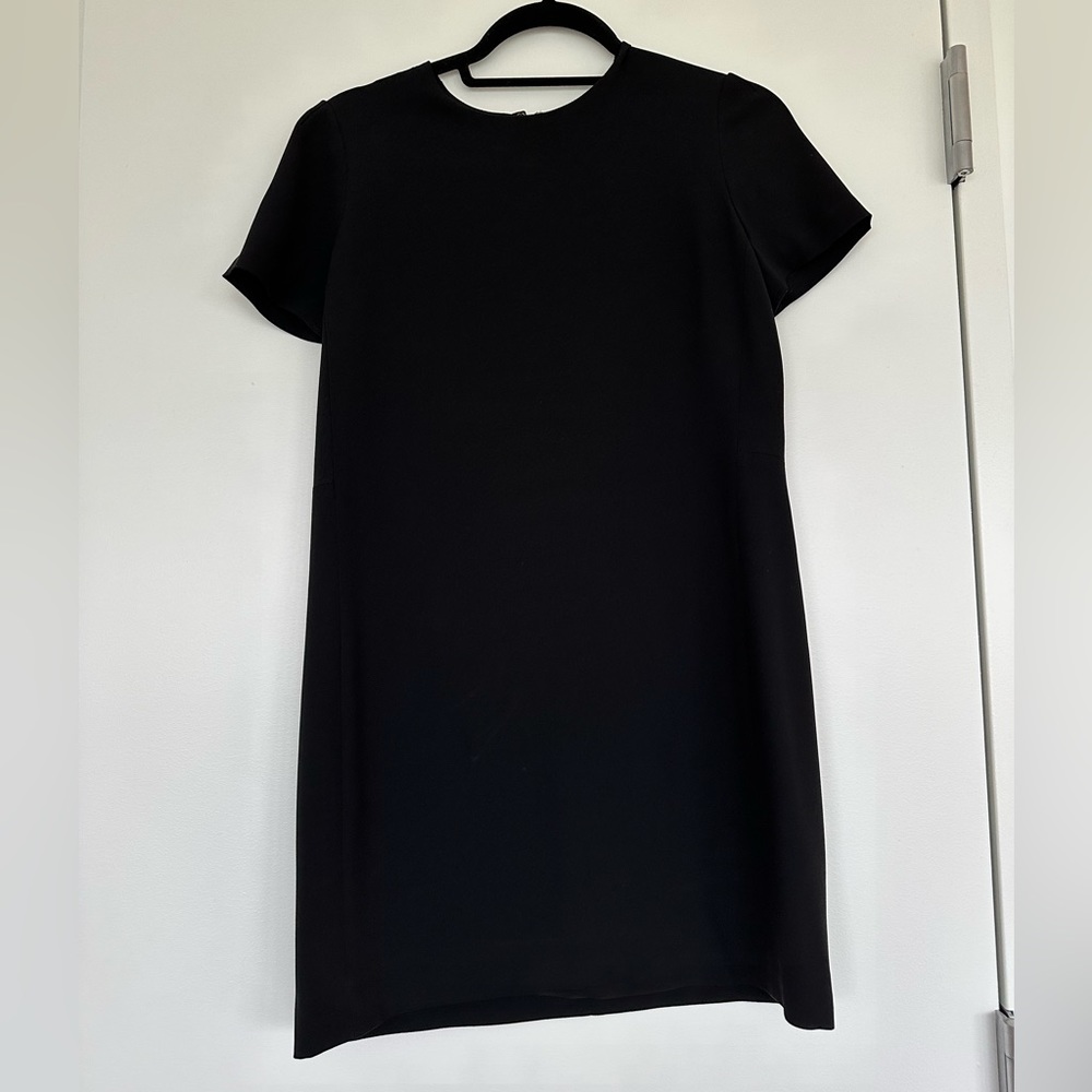 Aritzia Babaton Black Short Sleeve Dress. Size 0